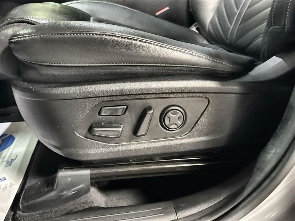 used 2024 Kia Sorento car, priced at $32,171