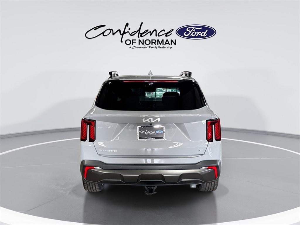 used 2024 Kia Sorento car, priced at $32,171