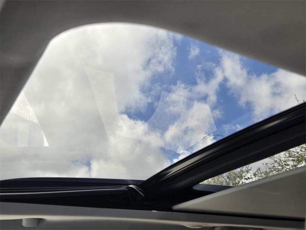 used 2022 Jeep Cherokee car, priced at $21,998