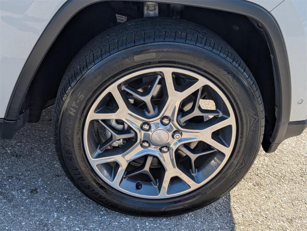 used 2021 Jeep Grand Cherokee car, priced at $17,500