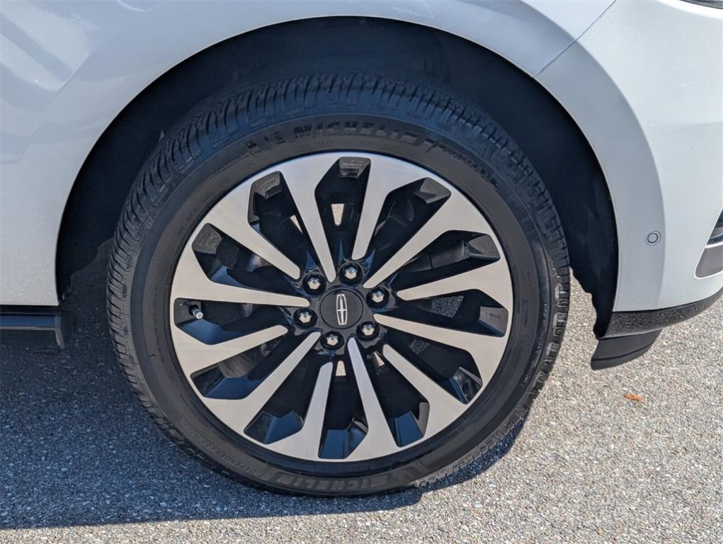 used 2022 Lincoln Navigator car, priced at $50,778