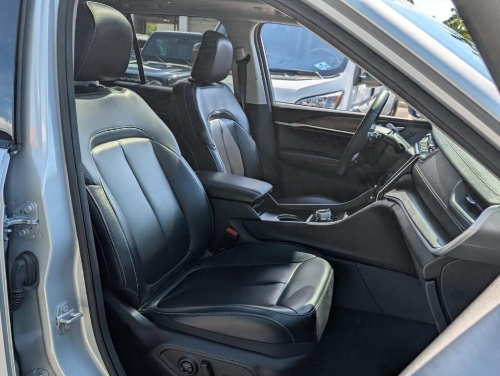 used 2024 Jeep Grand Cherokee car, priced at $33,888