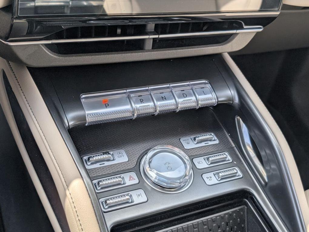 used 2025 Lincoln Nautilus car, priced at $47,000