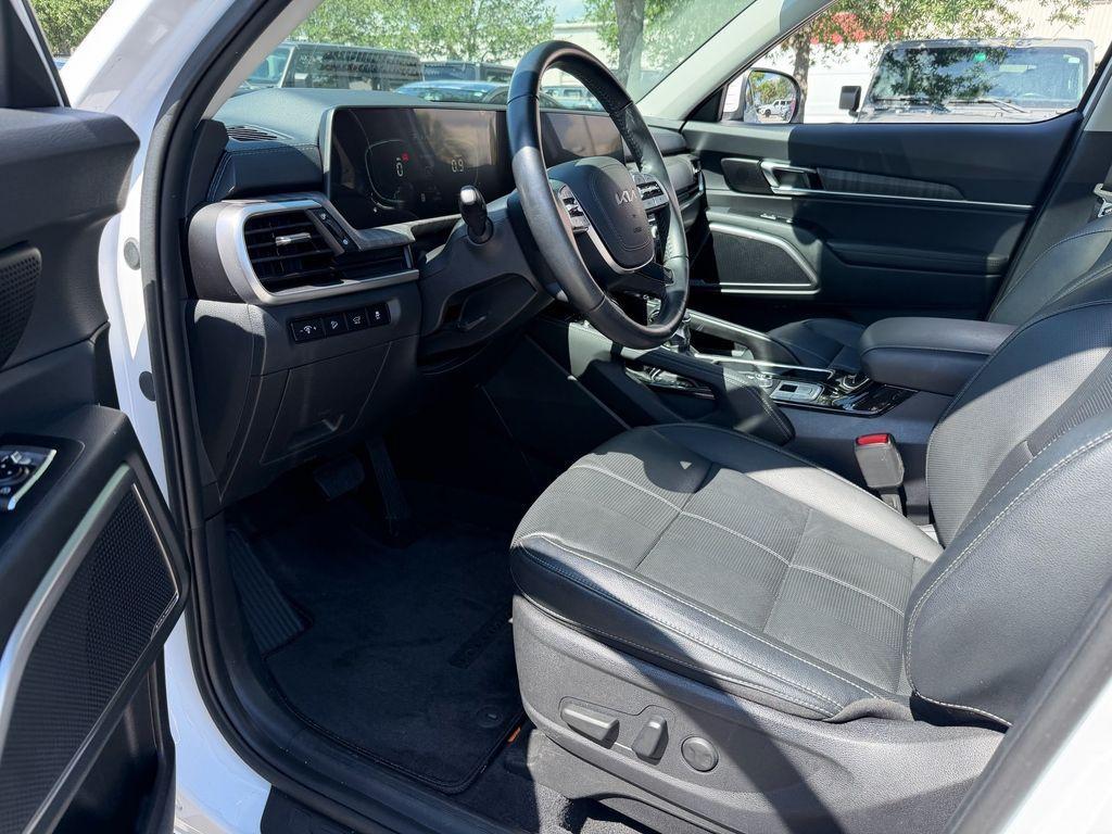 used 2025 Kia Telluride car, priced at $37,698