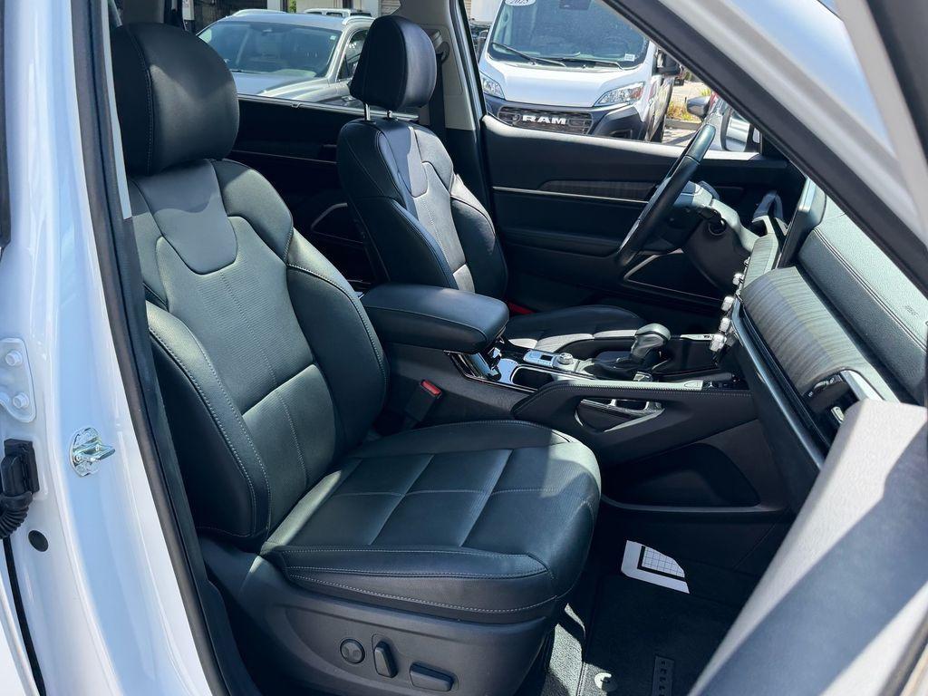 used 2025 Kia Telluride car, priced at $37,698