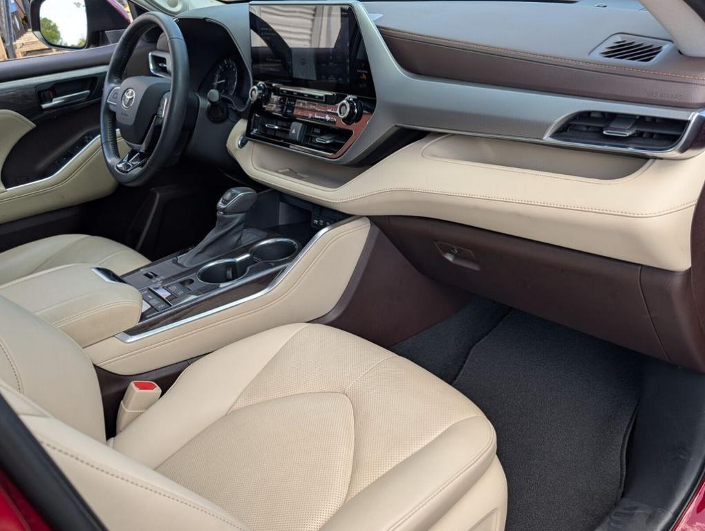 used 2021 Toyota Highlander car, priced at $35,988