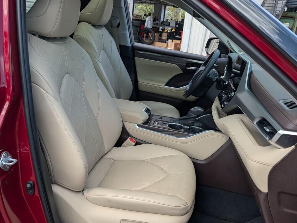 used 2021 Toyota Highlander car, priced at $35,988