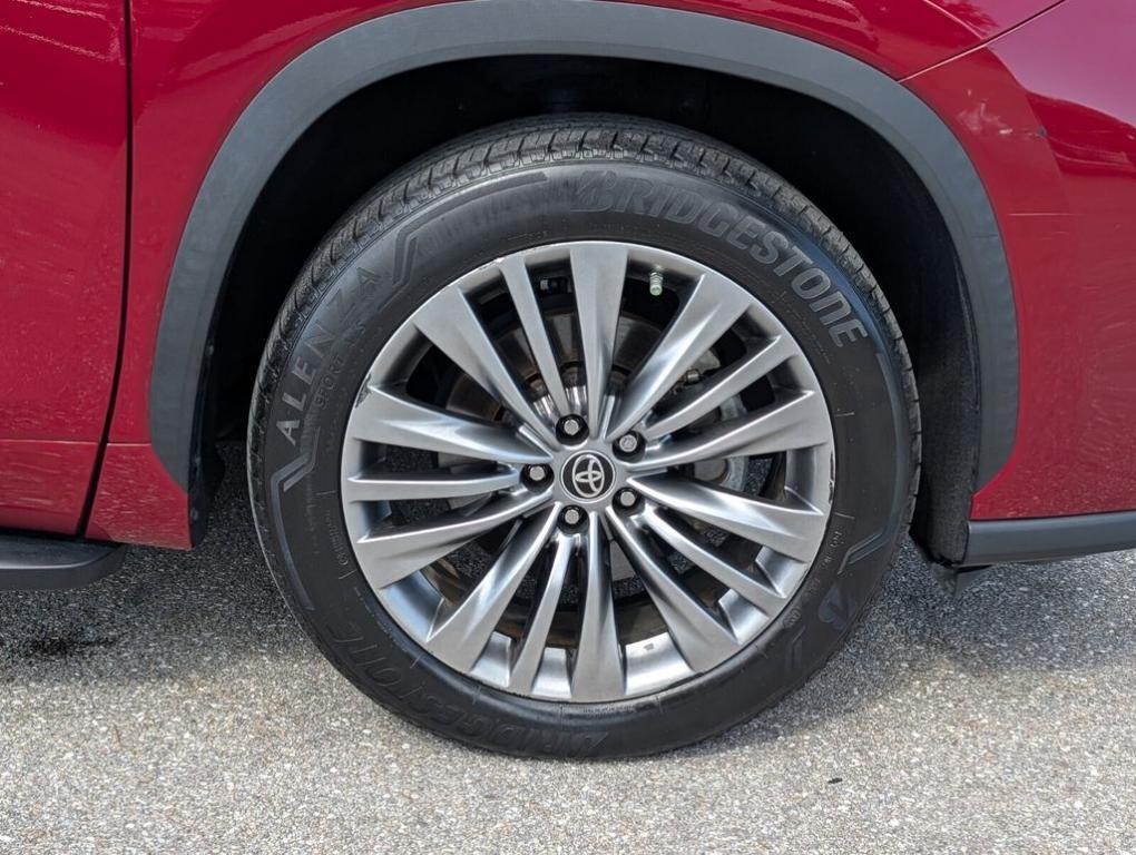 used 2021 Toyota Highlander car, priced at $35,988