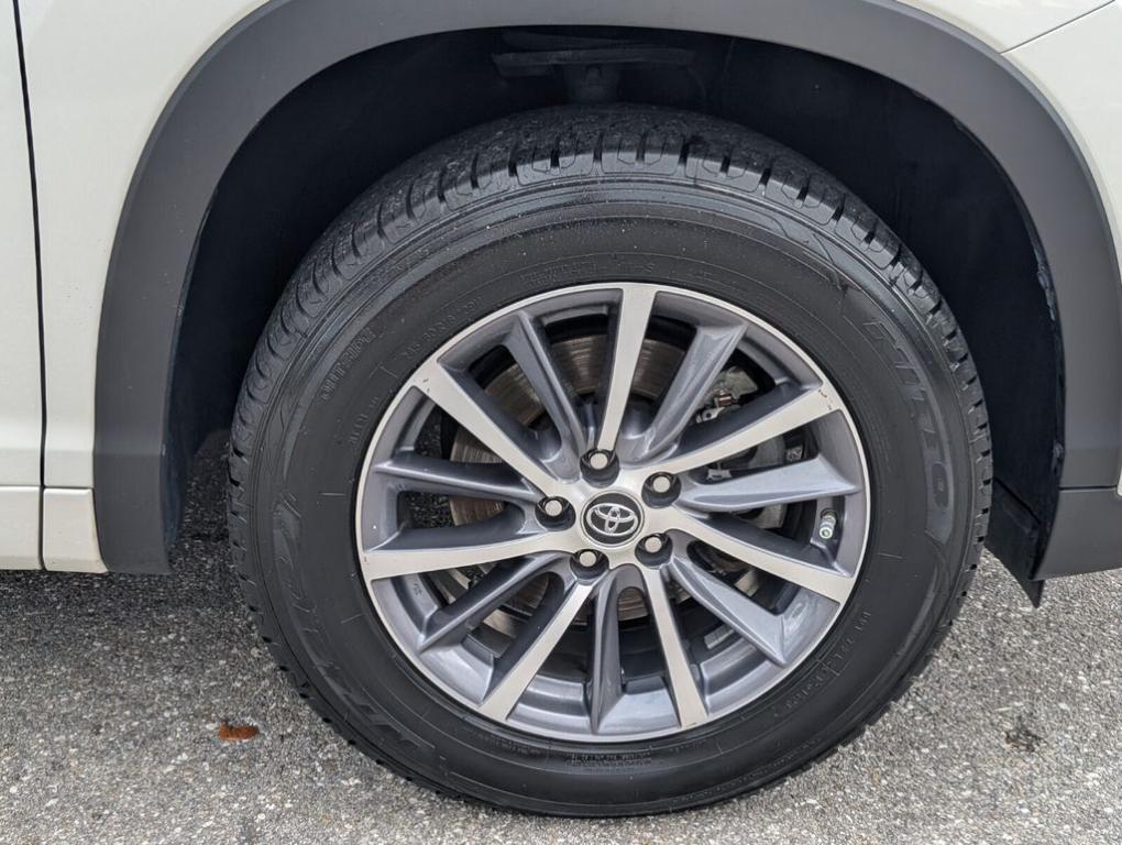 used 2018 Toyota Highlander car, priced at $25,988