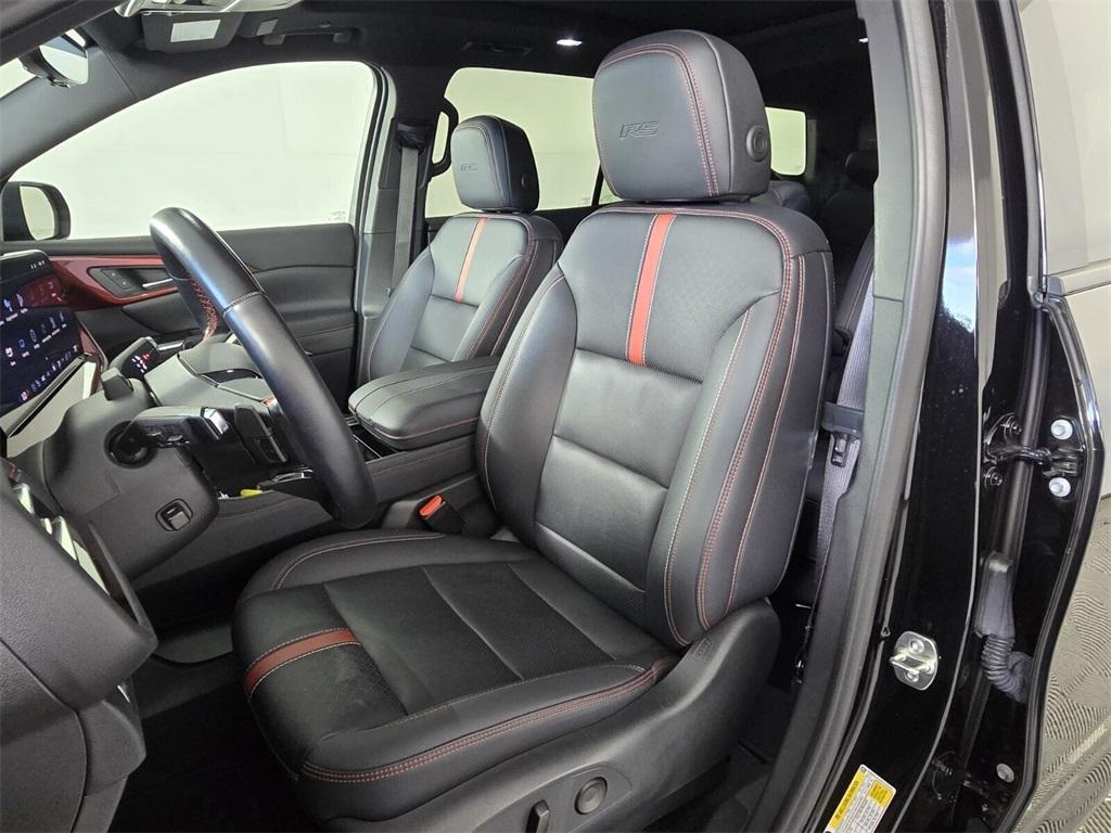 used 2024 Chevrolet Traverse car, priced at $46,988