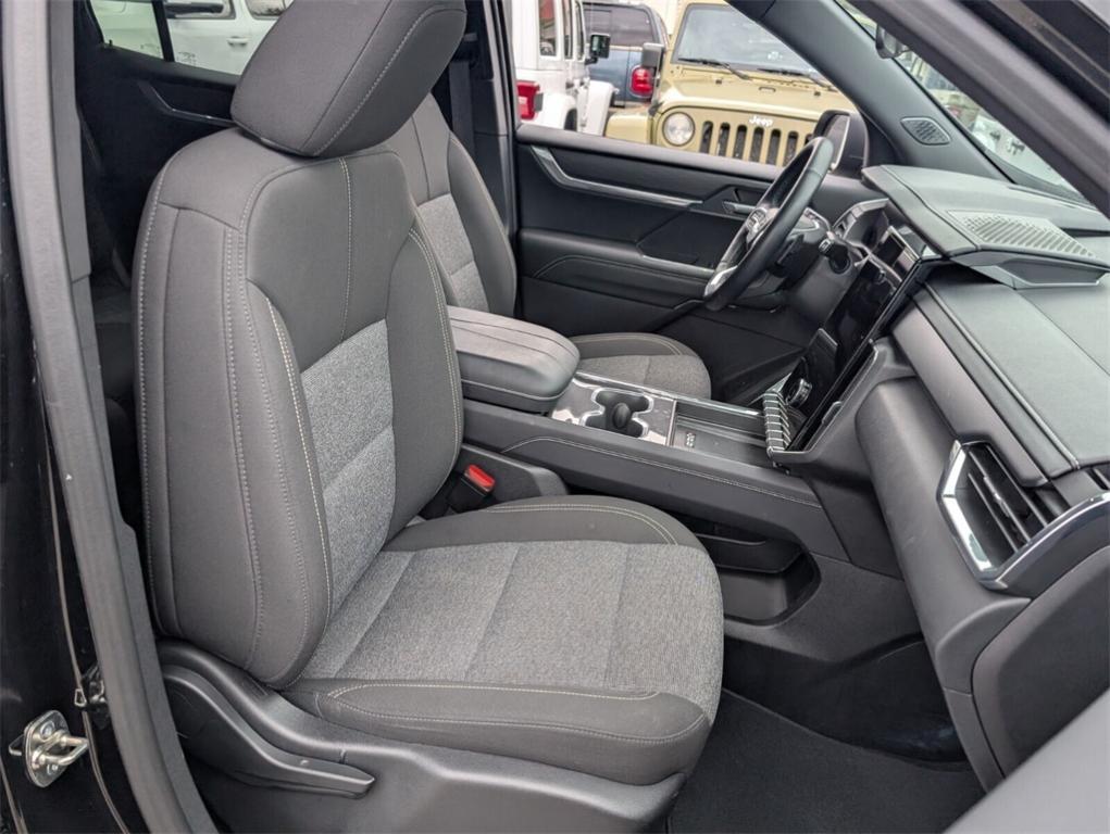 used 2025 GMC Acadia car, priced at $32,748