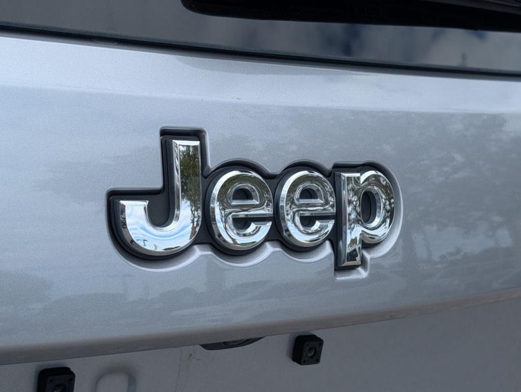 used 2018 Jeep Grand Cherokee car, priced at $17,188