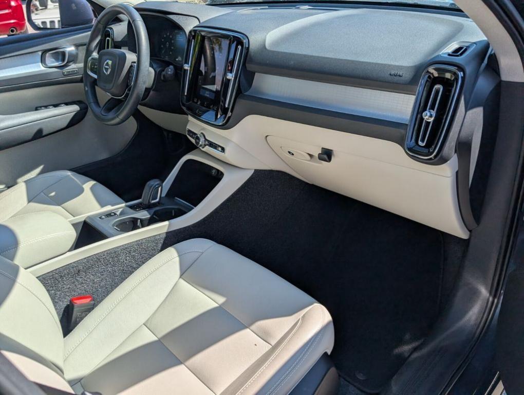 used 2021 Volvo XC40 car, priced at $22,998