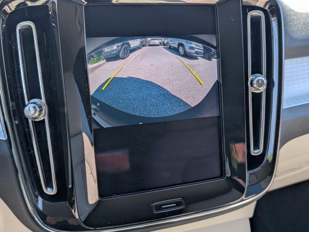 used 2021 Volvo XC40 car, priced at $22,998