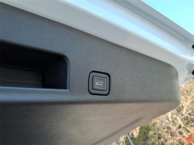 new 2026 Chevrolet Traverse car, priced at $59,315