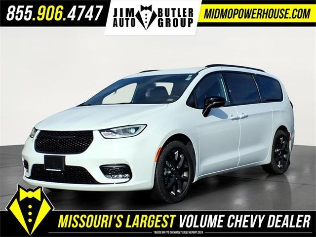 used 2024 Chrysler Pacifica car, priced at $33,956