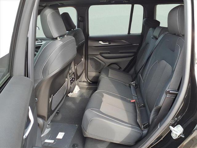 new 2025 Jeep Grand Cherokee car, priced at $32,999