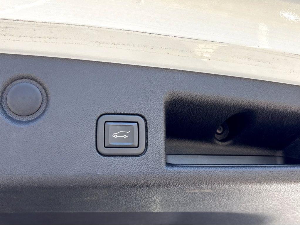 used 2022 Chevrolet Equinox car, priced at $18,000