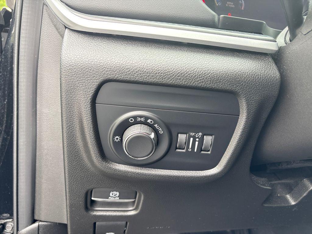 used 2023 Jeep Grand Cherokee car, priced at $30,874