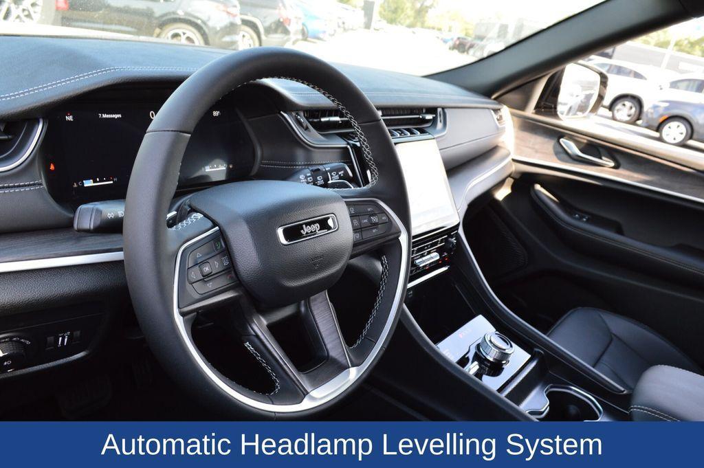 new 2025 Jeep Grand Cherokee car, priced at $39,331
