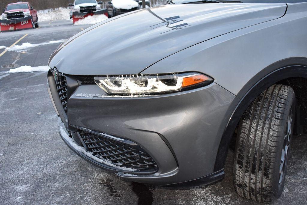 new 2025 Alfa Romeo Tonale car, priced at $36,859