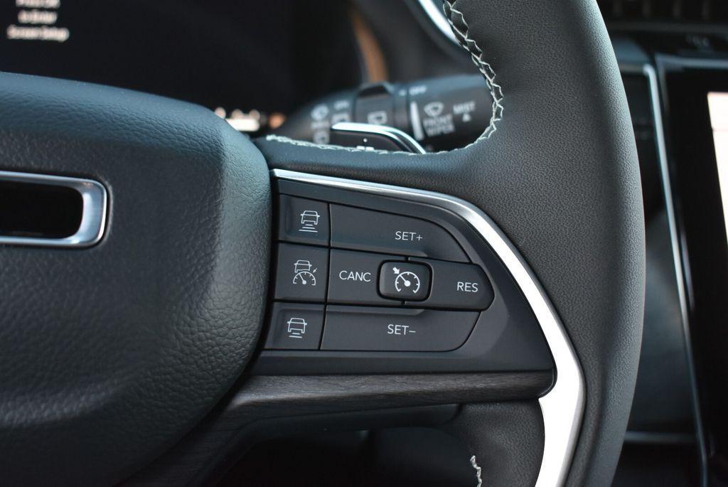 new 2025 Jeep Grand Cherokee car, priced at $45,876