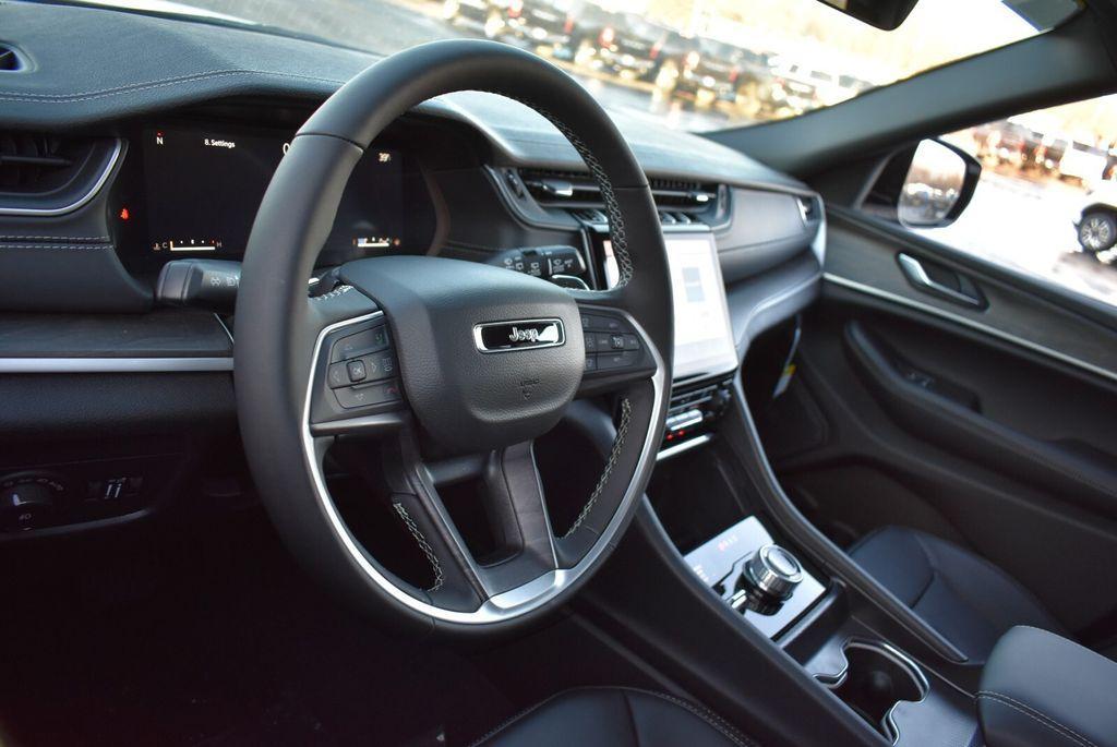 new 2025 Jeep Grand Cherokee car, priced at $45,876