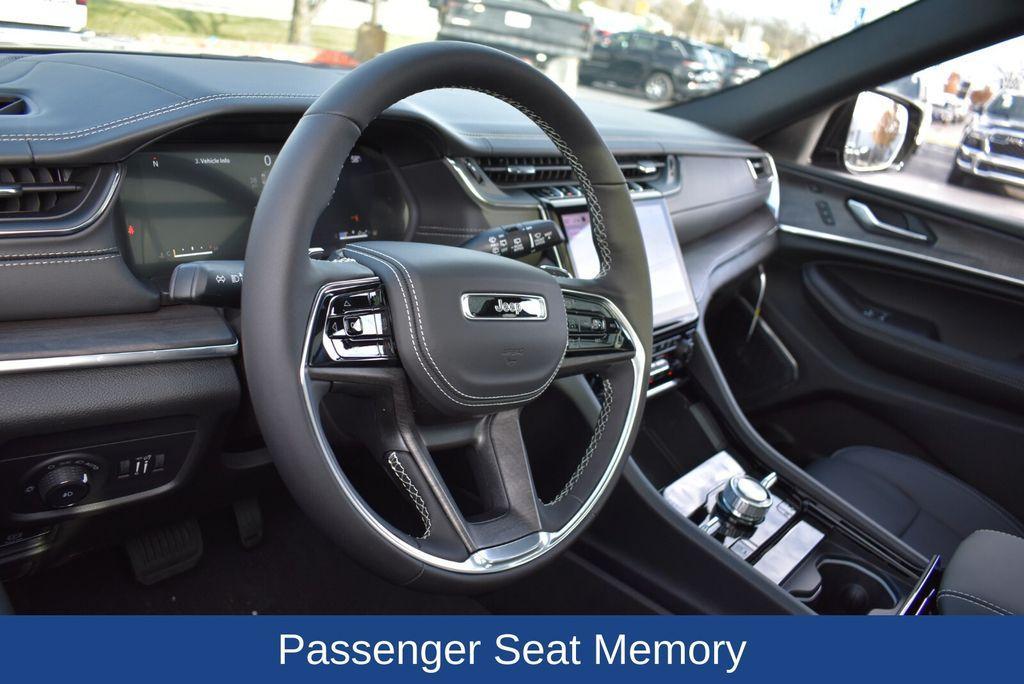 new 2025 Jeep Grand Cherokee car, priced at $57,313