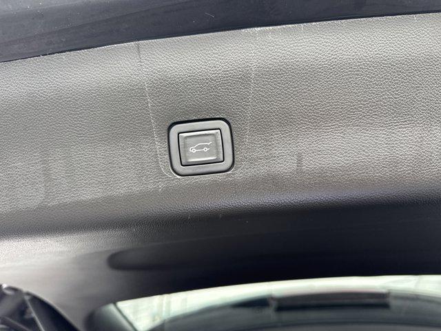 used 2023 Chevrolet Traverse car, priced at $33,998