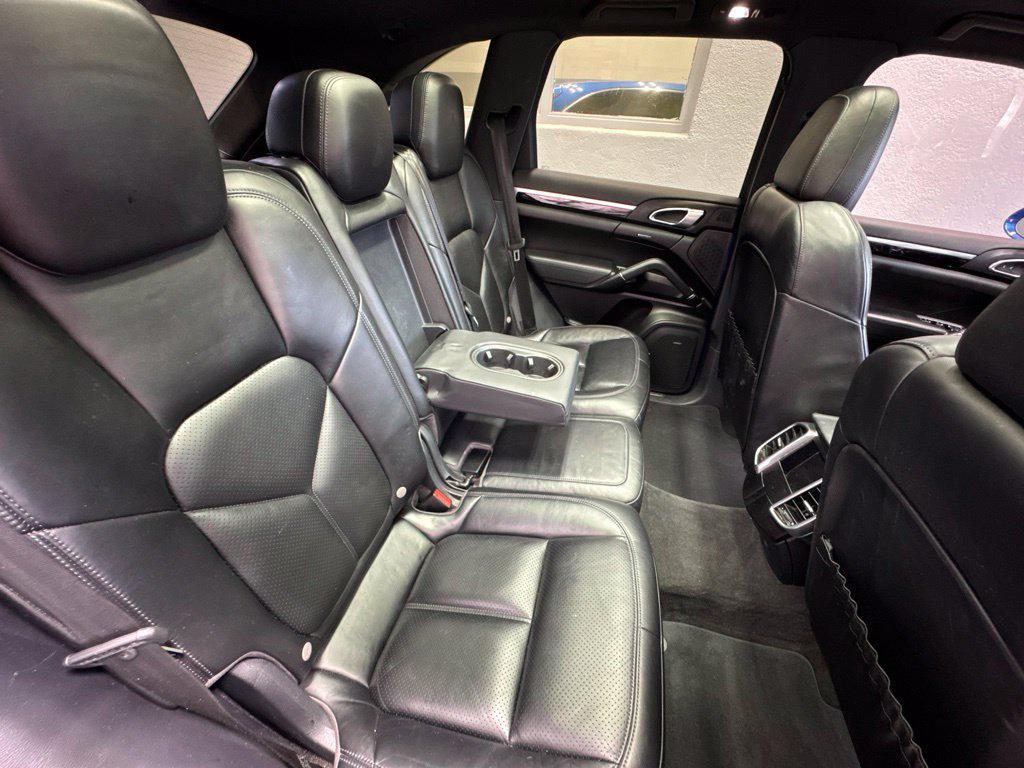 Porsche Cayenne view 24