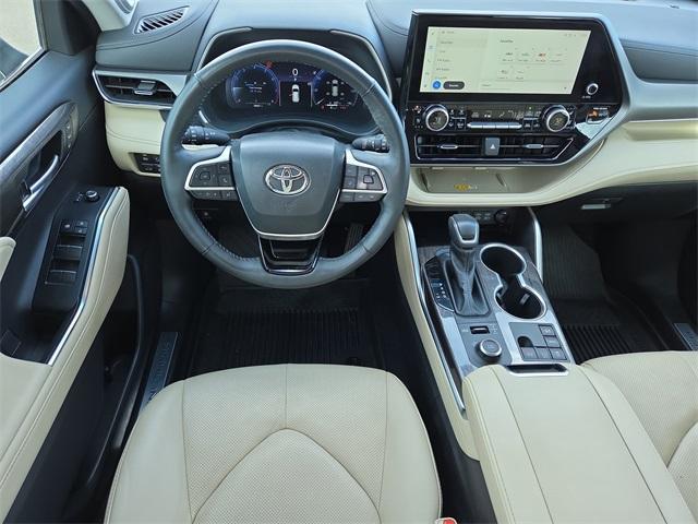 used 2023 Toyota Highlander car, priced at $40,950