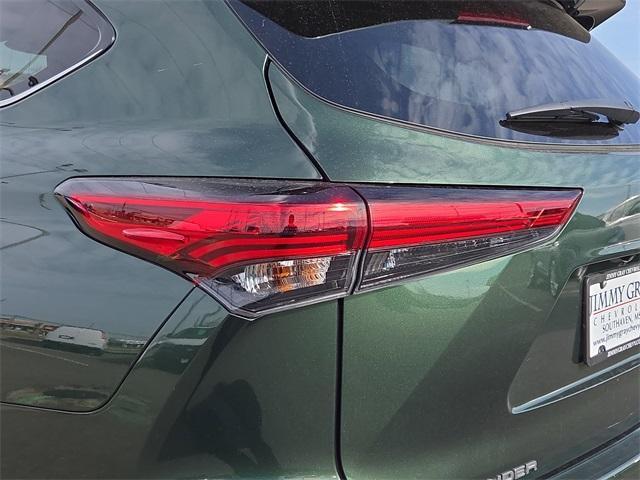 used 2023 Toyota Highlander car, priced at $40,950