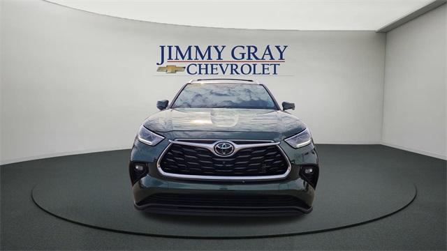 used 2023 Toyota Highlander car, priced at $40,950