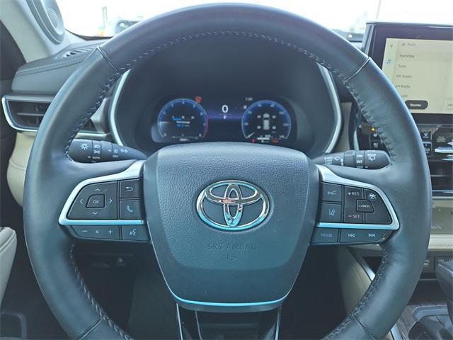 used 2023 Toyota Highlander car, priced at $40,950
