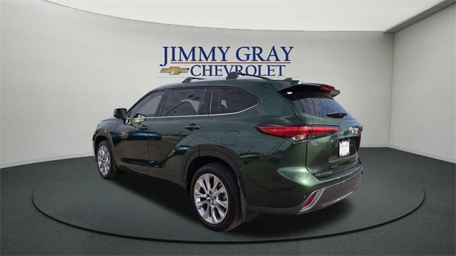 used 2023 Toyota Highlander car, priced at $40,950