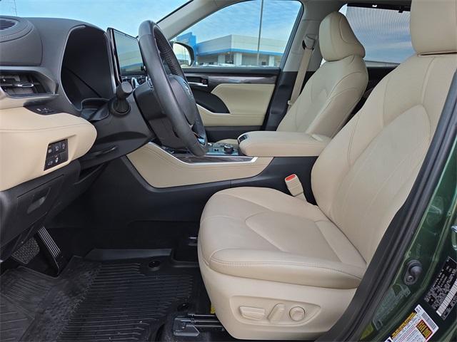 used 2023 Toyota Highlander car, priced at $40,950
