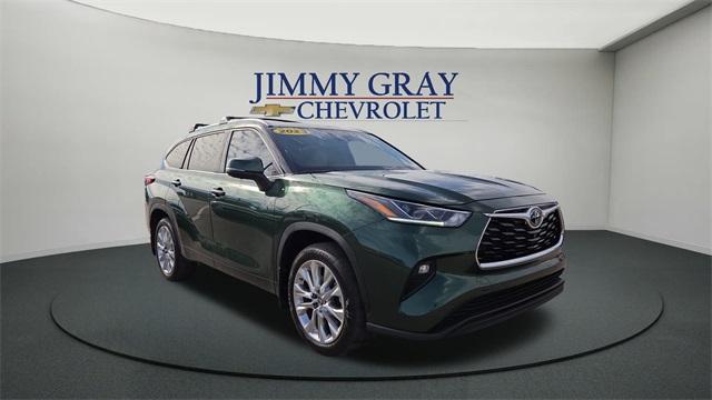 used 2023 Toyota Highlander car, priced at $40,950
