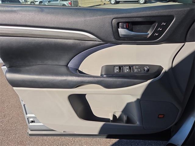 used 2019 Toyota Highlander car, priced at $32,750