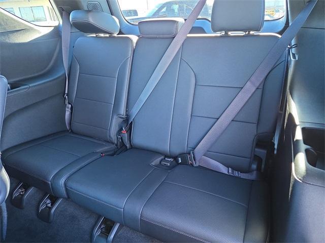 used 2025 Chevrolet Traverse car, priced at $36,950