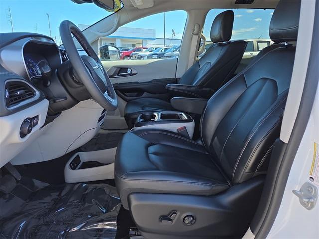 used 2024 Chrysler Pacifica car, priced at $29,950