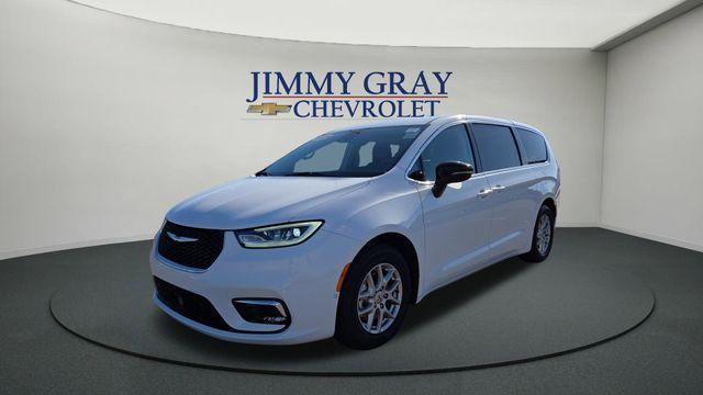 used 2024 Chrysler Pacifica car, priced at $28,950