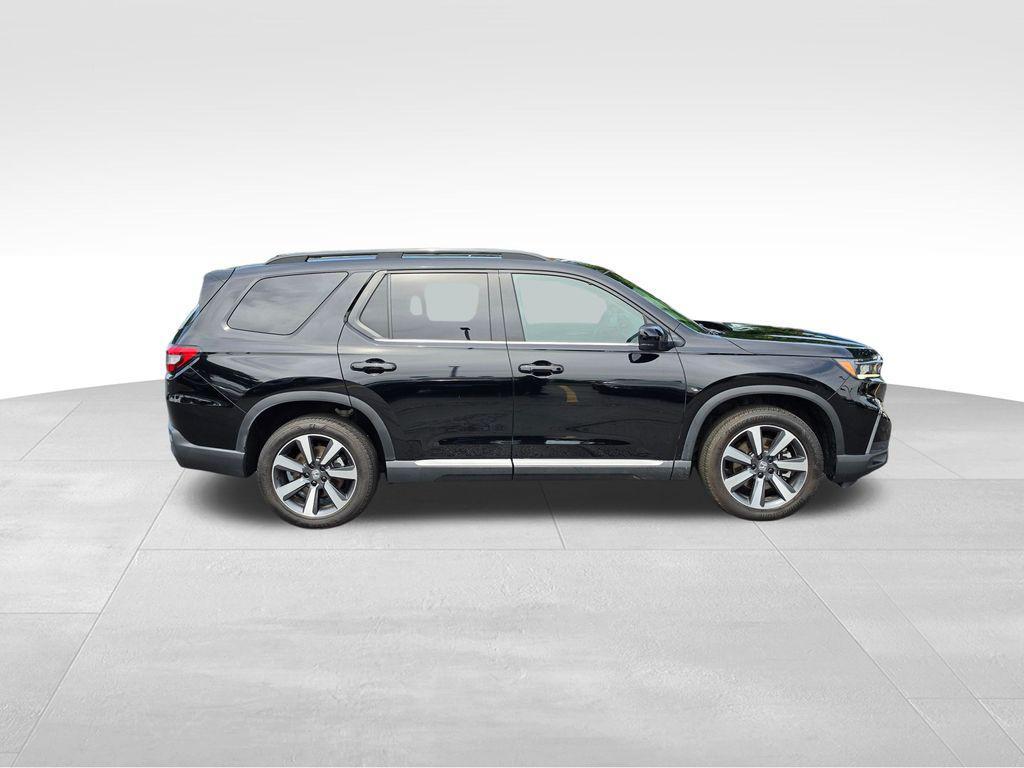 used 2025 Honda Pilot car, priced at $46,867
