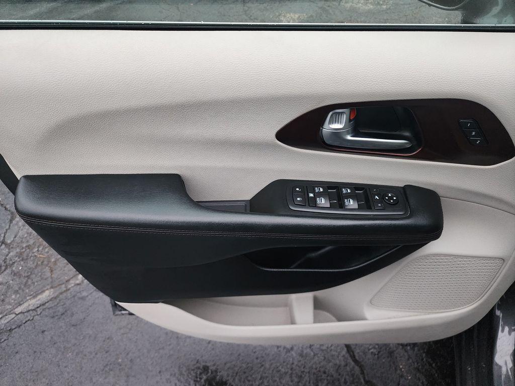 used 2020 Chrysler Pacifica car, priced at $17,793