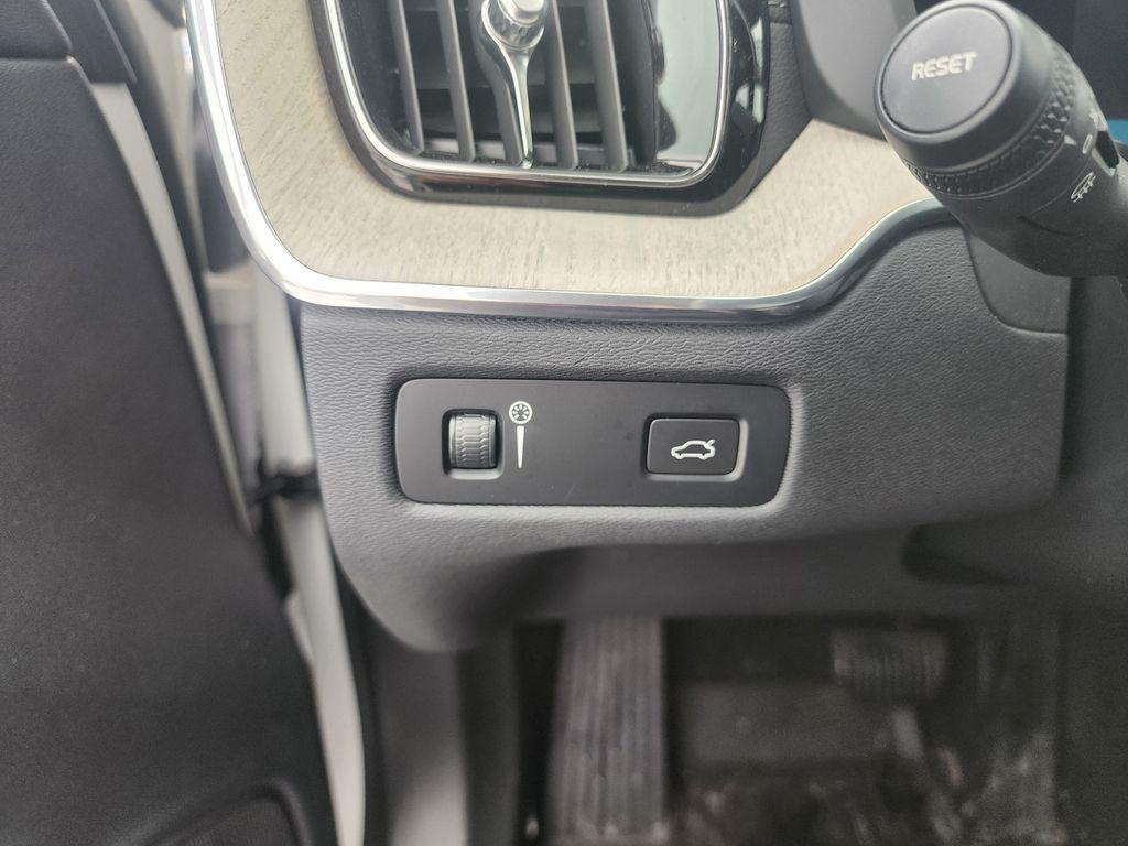 used 2022 Volvo XC60 car, priced at $32,391