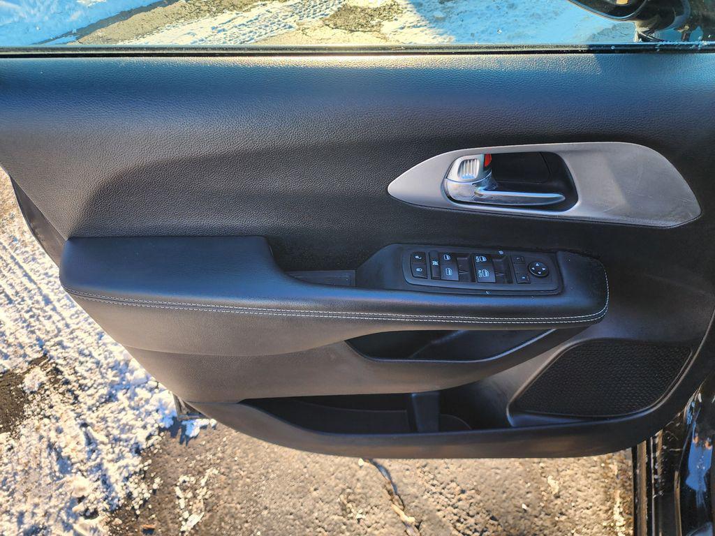 used 2022 Chrysler Pacifica car, priced at $19,195