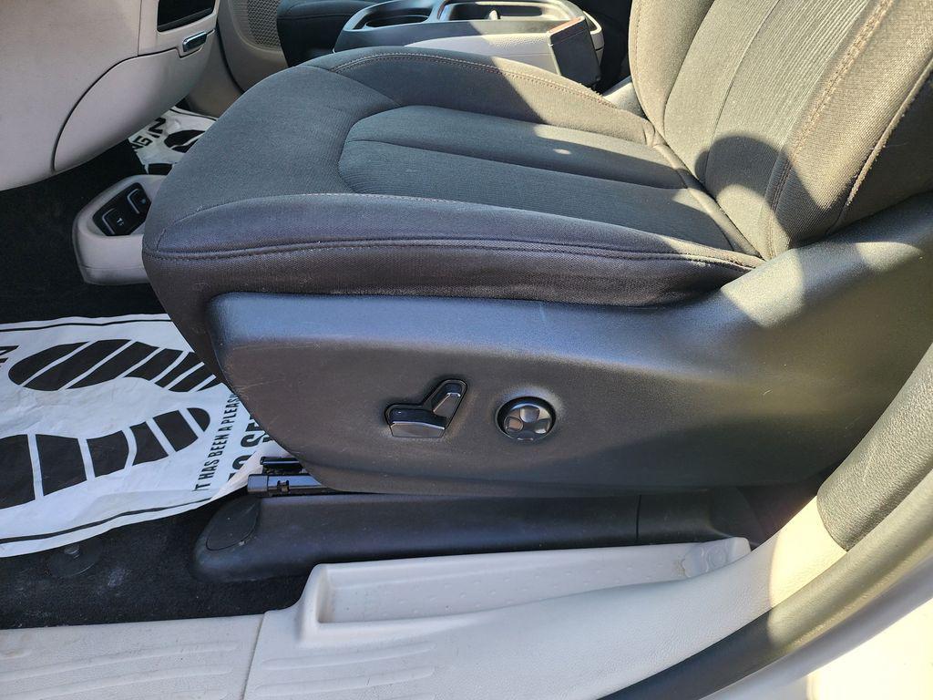 used 2017 Chrysler Pacifica car, priced at $10,034