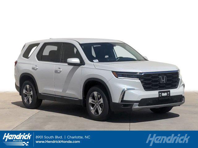 new 2025 Honda Pilot car, priced at $45,450