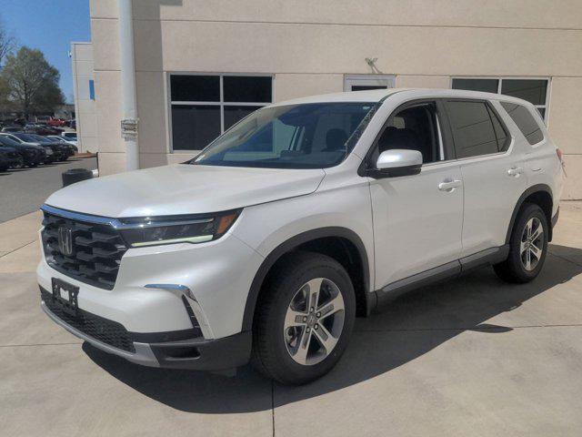 new 2025 Honda Pilot car, priced at $45,450