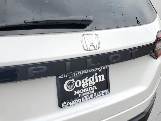 new 2025 Honda Pilot car, priced at $44,695