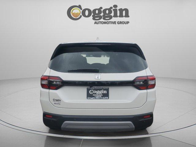 new 2025 Honda Pilot car, priced at $44,695